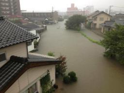 島根の大雨、住民１５人が孤立 ２５００世帯に避難勧告