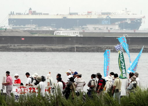 オスプレイ搬入に怒り…冷静