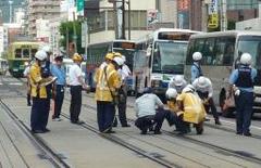 長崎で路面電車脱線、１３人軽傷