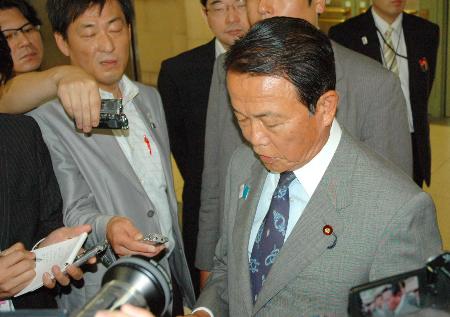 麻生財務相、ナチス発言を撤回＝「誤解招き遺憾」