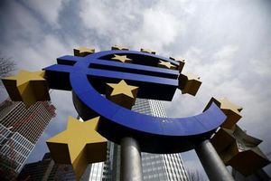 ＥＣＢ、金利据え置き 過去最低０．５％