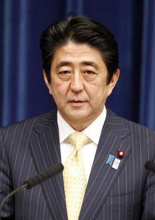 下村文科相、靖国参拝「いつかは申し上げない」