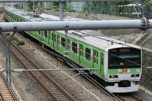 JR山手線&quot;みどりのリラックマ電車&quot;8/16まで運行 - 記念の限定商品も発売中