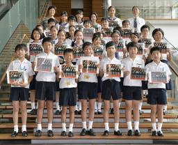 夏休みの小中学生６０人、首相官邸を見学