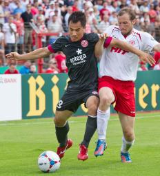 サッカー、岡崎と田坂は途中交代 ドイツ・カップ１回戦