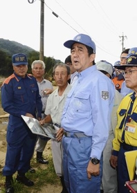 安倍首相:島根・山口の豪雨被災地を視察