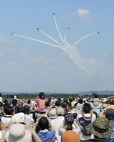 大空の妙技に歓声…千歳基地で航空祭