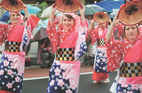 夏の華 舞う 山形花笠まつり開幕