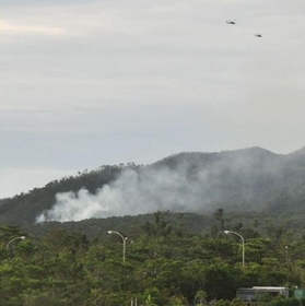 嘉手納基地前で反対集会＝ヘリ墜落、怒り収まらず－沖縄