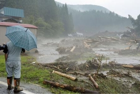 秋田豪雨:土石流で５人不明…９棟全半壊、１人重体