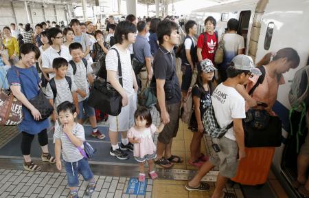 笑顔待ってるふるさとへ 広島もお盆の帰省ラッシュ