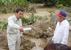 首相のゴルフ「理解できぬ」 豪雨被害視察の大畠氏が批判