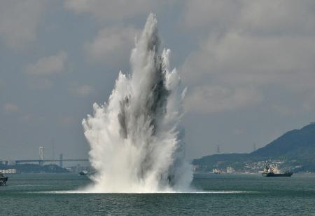 海自、爆破処理 米軍５０００個投下 関門海峡残存機雷 山口