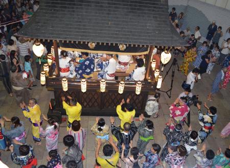 ニュース交差点:祭 徹夜おどり始まる−−岐阜・郡上