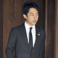 超党派議員９０人が靖国参拝…自民党の参加者増