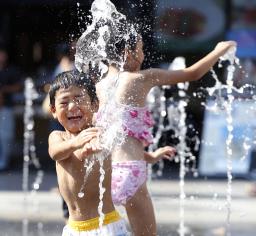 酷暑:今季最多、観測点の８割真夏日