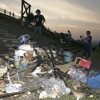 熱い・早く行け…花火会場爆発、耳に残る叫び声