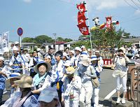 外宮にも白石無事に 川曳の１０団、陸を引く