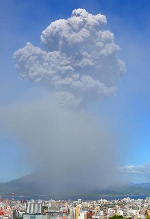 桜島で爆発的噴火