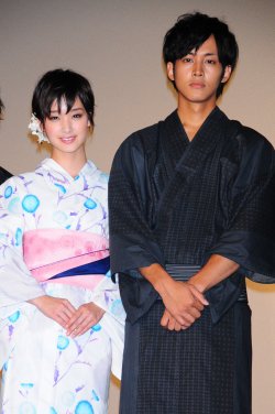 松坂桃李と綾野剛がガッチャマン“Gスーツ”の苦労明かす。緊張感は役以外でも！