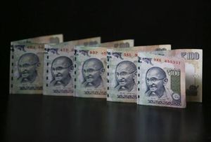 インド中銀の措置で10年物国債利回り低下、ルピーは軟調に