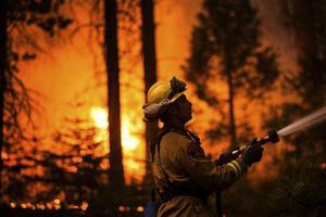 米ヨセミテ公園でも山火事の延焼拡大、鎮火はなお20％