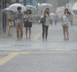 47NEWS ＞ 共同ニュース ＞ 前線活発、日本海側で激しい雨 ９月１日にかけ警戒を