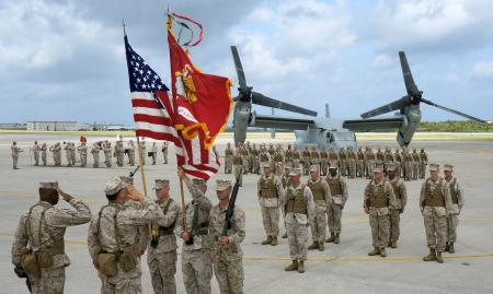 オスプレイの部隊編成式、米海兵隊が公開 普天間飛行場