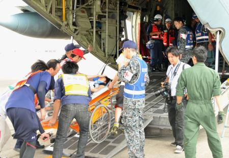 巡視船で医療訓練…南海トラフ想定し広域搬送