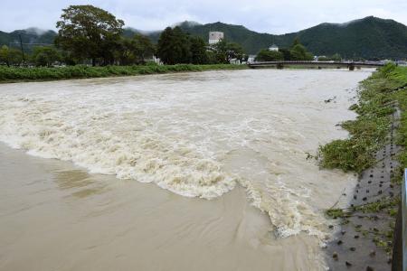 西日本で猛烈な雨のおそれ