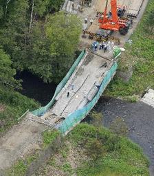 北海道赤井川で橋崩落 作業員７人けが