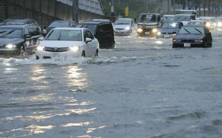 東日本や北日本 非常に激しい雨のおそれ