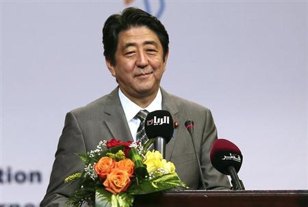 安倍首相:自民三役は留任へ 内閣改造も年内見送り