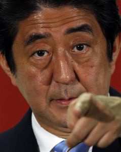 安倍首相、閣僚に経済対策を指示 来年４月の消費増税を想定、月内取りまとめ