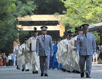 新社殿、ご神体待つ 伊勢神宮内宮で「御戸祭」