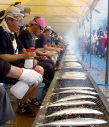 大雨のなか…毎年恒例の「目黒のさんま祭」