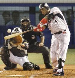 神宮球場、３万超が来場＝相手ファンもバレンティン祝福－プロ野球