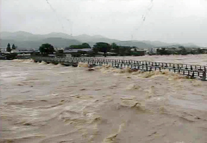 台風１８号:京都市で２７万人に避難指示 桂川など氾濫