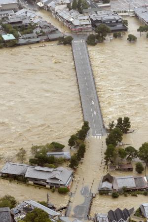 京都市で２６万人に避難指示 大阪市、３０万人に勧告