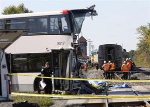 カナダの首都オタワ近郊で旅客列車とバスが衝突、少なくとも6人死亡