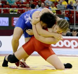 女子６７キロ級・土性、銅 レスリング世界選手権