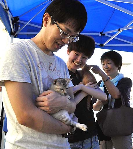 犬猫に触れ命の大切さ考える