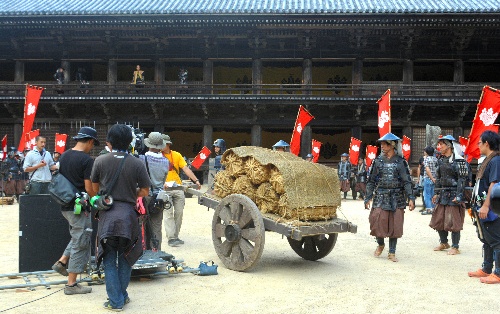 官兵衛の雄姿 姫路に／書写山円教寺でロケ