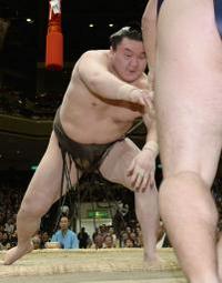 ２度目４連覇、誇らしく＝白鵬、鋭い勝負勘－大相撲秋場所１４日目