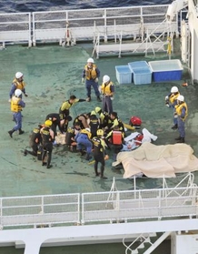 外国船の船首部が衝突か 貨物船転覆事故で運輸安全委