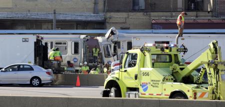 列車が勝手に動いた？ 対向列車に衝突し４８人負傷 米シカゴ