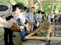 ２０年に１度感慨深く 「奉祝」ムード一色