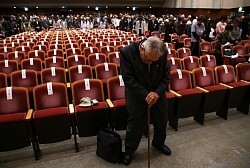 傷痍軍人会:解散式 平均９２歳、会員数減で運営難しく