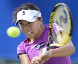 奈良と土居、ともにストレートで２回戦へ 女子テニス