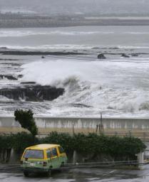 台風２４号が北上 九州北部に接近も